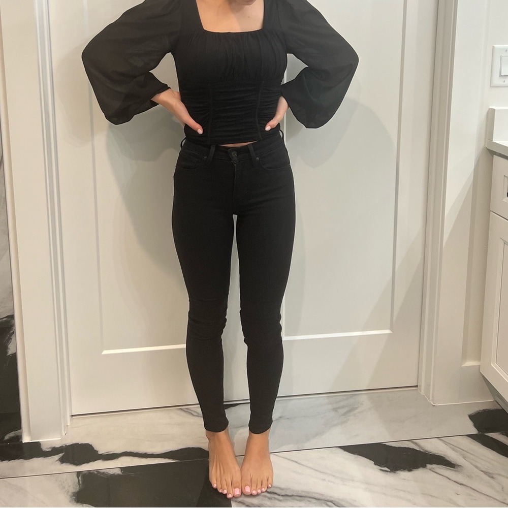 LEVIS  721 HIGH RISE SKINNY  size 24